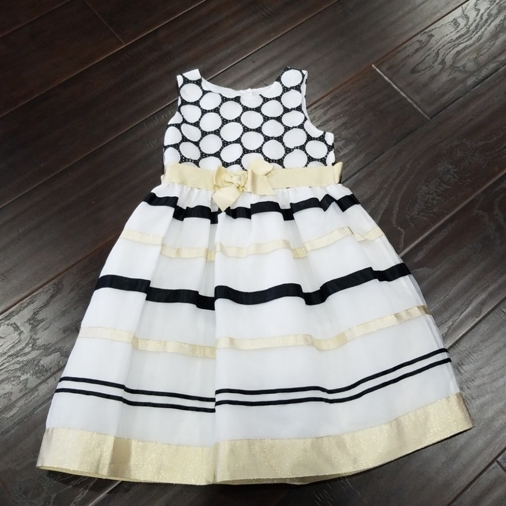 Girls size 7 Origami Holiday dress. EUC